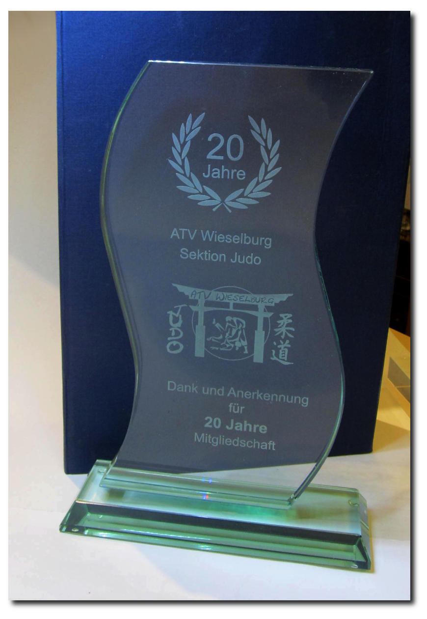 Glastrophäe Schwung mit Lasergravur Glastrophäe Schwung mit Lasergravur