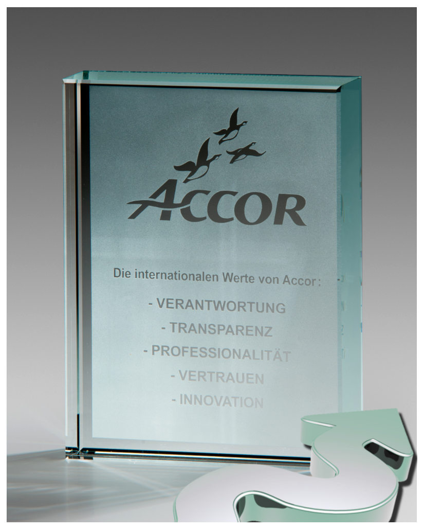 Glaspokale mit Gravur, Glastroph&auml;en, Glasawards, 3D Foto Glasgravur, Pokale:  Glaspokal Business-Award