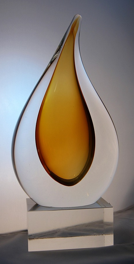 Glaspokale mit Gravur, Glastroph&auml;en, Glasawards, 3D Foto Glasgravur, Pokale:  Glasskulptur Bernstein